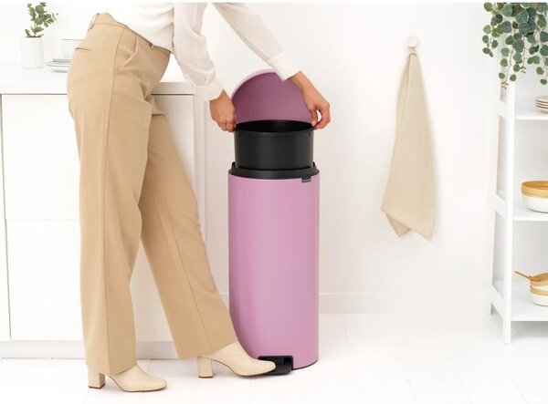 Brabantia Treteimer Newicon 30 literes pedálos rozsdamentes acél szemetes - Rózsaszín