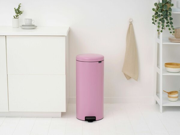 Brabantia Treteimer Newicon 30 literes pedálos rozsdamentes acél szemetes - Rózsaszín