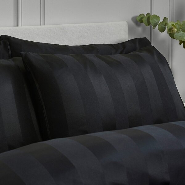 Fekete egyszemélyes szatén ágyneműhuzat 135x200 cm So Soft Satin Stripe – Catherine Lansfield