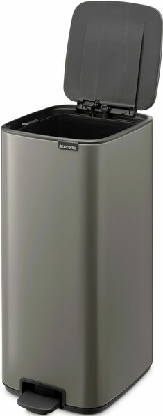 Brabantia Bo Pedal Bin pedálos hulladékgyűjtő szagmentesen záródó Soft-Close fedél, karcsú, négyzetes forma, műanyag tartály, 30L - O méret, acél, platinaszürke - 238161