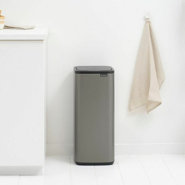 Brabantia Bo Touch Bin nyomófedeles hulladékgyűjtő, karcsú, négyzetes forma, műanyag tartály, 30L - O méret, acél, platinaszürke - 238260