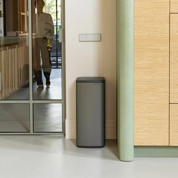 Brabantia Bo Touch Bin nyomófedeles hulladékgyűjtő, karcsú, négyzetes forma, műanyag tartály, 30L - O méret, acél, platinaszürke - 238260