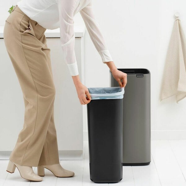 Brabantia Bo Touch Bin nyomófedeles hulladékgyűjtő, karcsú, négyzetes forma, műanyag tartály, 30L - O méret, acél, platinaszürke - 238260