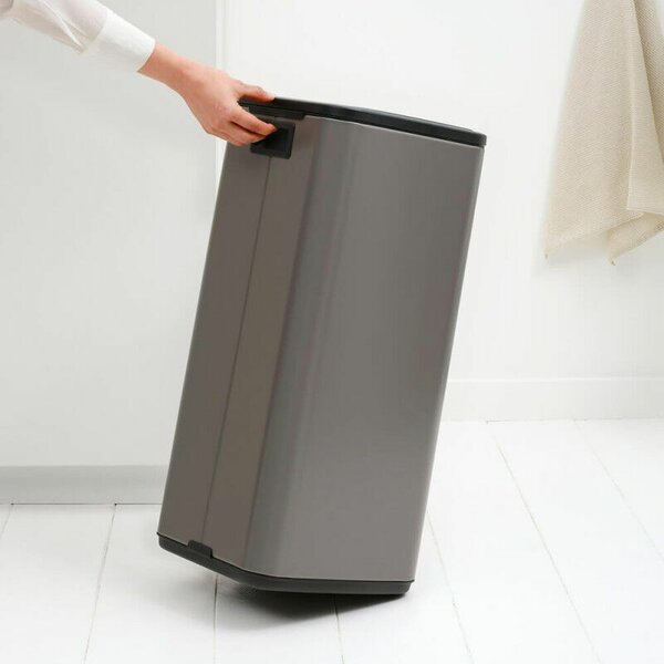 Brabantia Bo Touch Bin nyomófedeles hulladékgyűjtő, karcsú, négyzetes forma, műanyag tartály, 30L - O méret, acél, platinaszürke - 238260