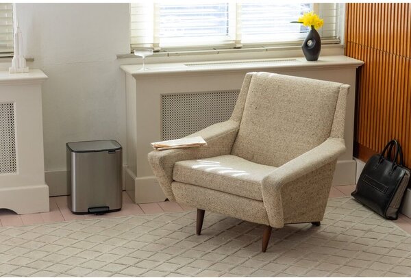 Brabantia Bo Pedal Bin pedálos hulladékgyűjtő szagmentesen záródó Soft-Close fedél, karcsú, négyzetes forma, műanyag tartály, 12L - C méret, r.m. acél, selyem matt ujjlenyomatmentes - 238048