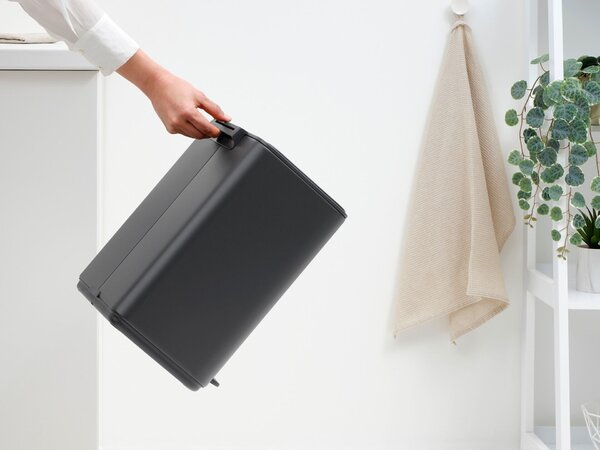 Brabantia Bo Pedal Bin pedálos hulladékgyűjtő szagmentesen záródó Soft-Close fedél, karcsú, négyzetes forma, műanyag tartály, 12L - C méret, acél, határtalan szürke ásványi textúra - 238086