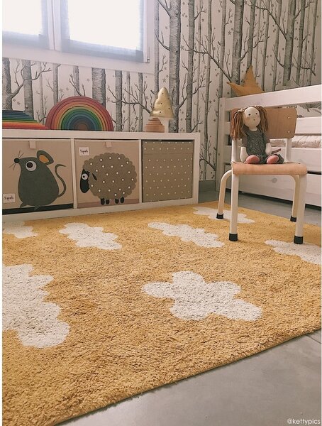 Mustársárga mosható kézi szövésű pamut gyerek szőnyeg 120x160 cm Clouds Mustard – Lorena Canals