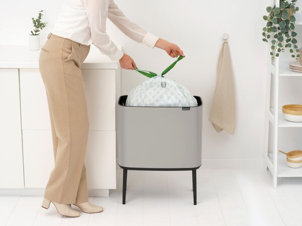 Brabantia Bo Touch Bin nyomófedeles hulladékgyűjtő, magasított, lábakon álló, műanyag tartály, 36L - R méret, acél, hamvasszürke - 254987