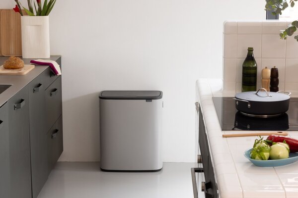 Brabantia Bo Touch Bin nyomófedeles hulladékgyűjtő XXL, padlón álló, műanyag tartály, 60L - M méret, acél, hamvasszürke - 255106