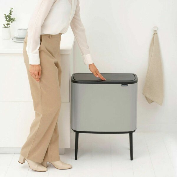 Brabantia Bo Touch Bin nyomófedeles szelektív hulladékgyűjtő, magasított, lábakon álló, műanyag tartály, 3x11L - X méret, acél, hamvasszürke - 255021