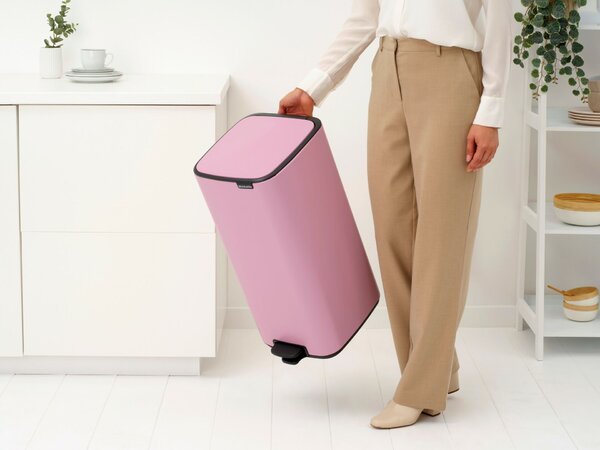 Brabantia Bo Pedal Bin pedálos hulladékgyűjtő szagmentesen záródó Soft-Close fedél, karcsú, négyzetes forma, műanyag tartály, 30L - O méret, acél, rózsaszín-lila - 255403