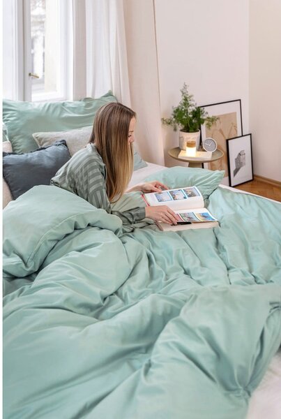 Zöld kétszemélyes mikroszatén ágyneműhuzat 200x200 cm Basic – Bonami Essentials