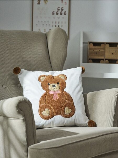 Sinsay - Párna huzat pomponokkal és hímzett medvével - krémszínű
