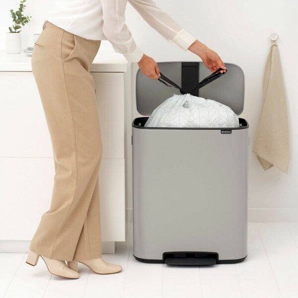 Szemétkosár Brabantia Bo Pedal 1010448, 60 L, Lágy zárás, Csúszásmentes talp, Világosszürke