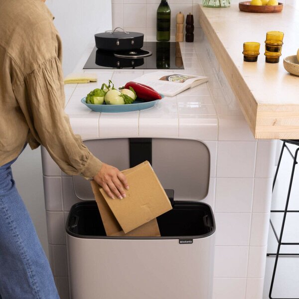 Szemétkosár Brabantia Bo Pedal 1010448, 60 L, Lágy zárás, Csúszásmentes talp, Világosszürke