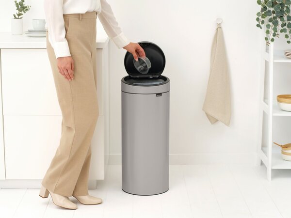 Brabantia Touch Bin New Soft-Touch nyomófedeles hulladékgyűjtő belső tartállyal, kerek, 30L - G méret, acél, hamvasszürke - 254963