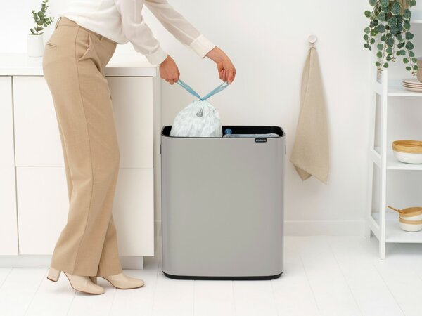 Brabantia Bo Touch Bin nyomófedeles hulladékgyűjtő XXL, padlón álló, műanyag tartály, 2x30L - O méret, acél, hamvasszürke - 255045