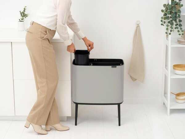 Brabantia Bo Touch Bin nyomófedeles szelektív hulladékgyűjtő, magasított, lábakon álló, műanyag tartály, 11+23L - X+J méret, acél, hamvasszürke - 255007