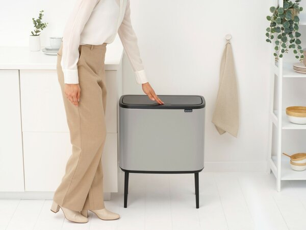 Brabantia Bo Touch Bin nyomófedeles szelektív hulladékgyűjtő, magasított, lábakon álló, műanyag tartály, 11+23L - X+J méret, acél, hamvasszürke - 255007