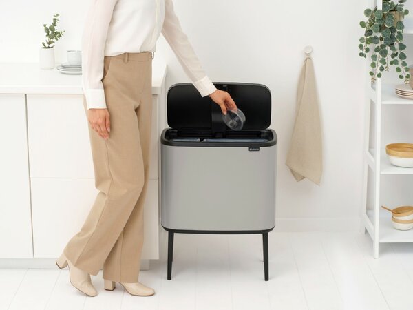 Brabantia Bo Touch Bin nyomófedeles szelektív hulladékgyűjtő, magasított, lábakon álló, műanyag tartály, 11+23L - X+J méret, acél, hamvasszürke - 255007