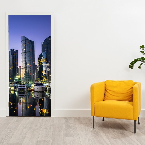 Fotótapéta ajtóra - Yachtok és felhőkarcolók (95x205cm)