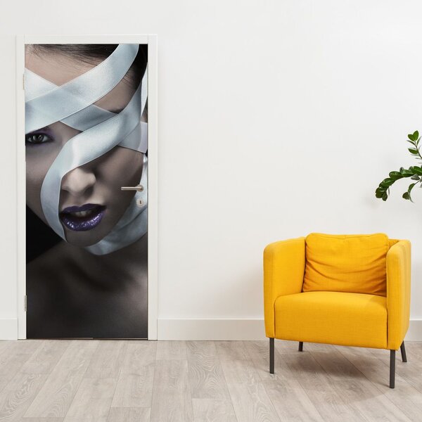 Fotótapéta ajtóra - Nő szalaggal (95x205cm)