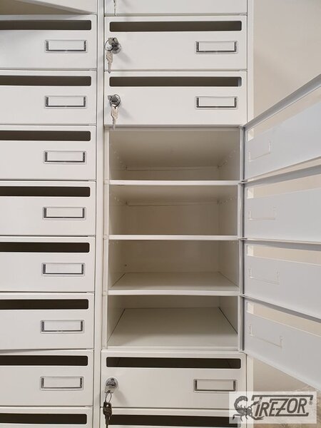 Társasházi (lakópark) fekvő postaládák