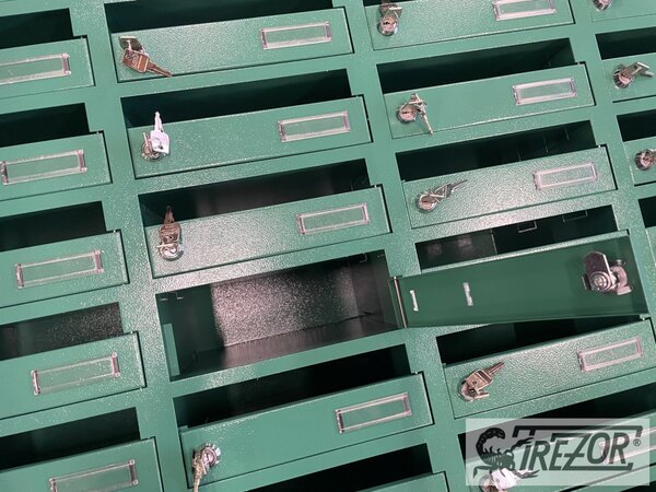 Társasházi (lakópark) fekvő postaládák