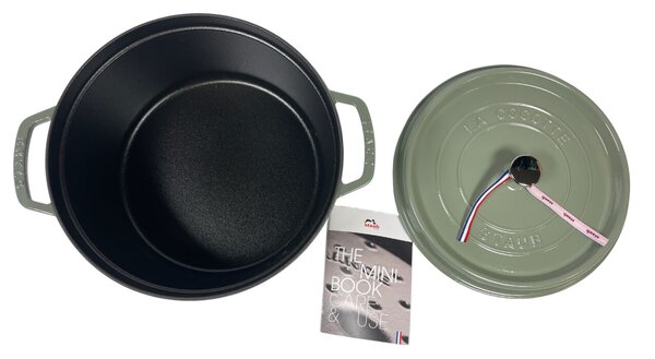 STAUB Öntöttvas főzőedény, zománcozott, 28 cm/6,7 liter, Cocotte Ronde kerek, Eukaliptusz zöld (71)