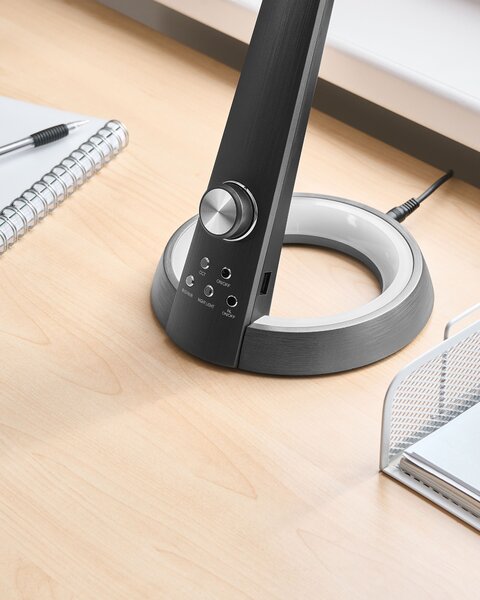 LED asztali lámpa CANOPUS USB porttal Fekete