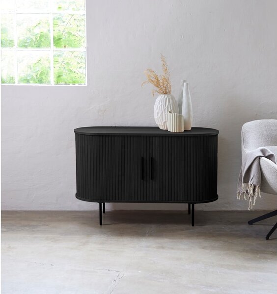 Fekete komód tolóajtóval, tölgyfa dekorral 120x76x45 cm Nola – Unique Furniture