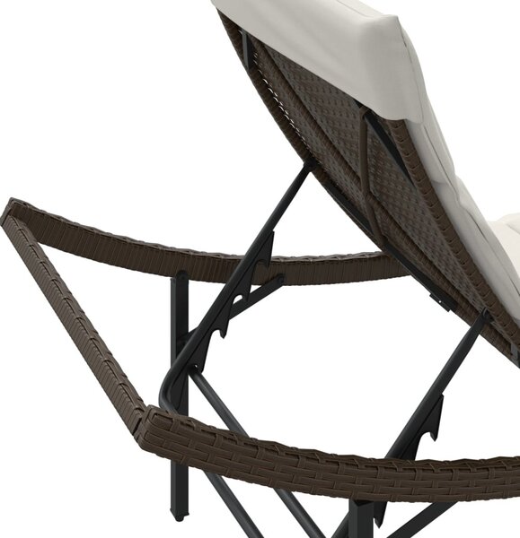 2 db barna polyrattan napozóágy párnával