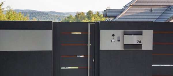 Trezor Postaláda Fence Design II. Antracit+ szálcsiszolt dekor