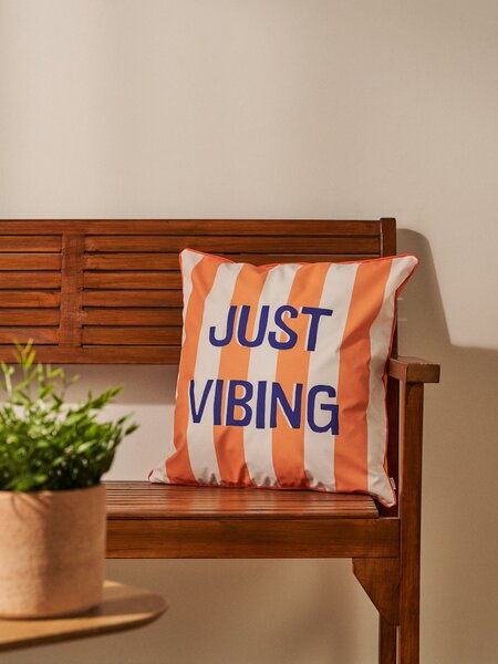 Sinsay - Párnahuzat „Just Vibing” felirattal - narancs