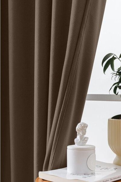 Barna sötétítő függöny VELVET 140x270 cm Felfüggesztés: Hullámos sínszalag