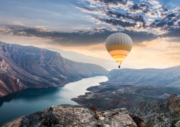 Fotográfia Hot air balloons flying over the, guvendemir