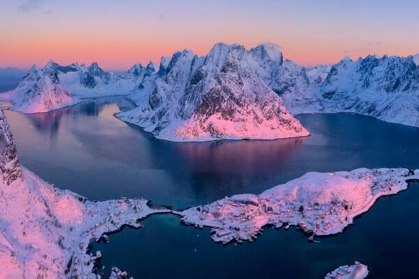 Fotográfia Aerial view of snowy fjord and, Roberto Moiola / Sysaworld, (40 x 26.7 cm)