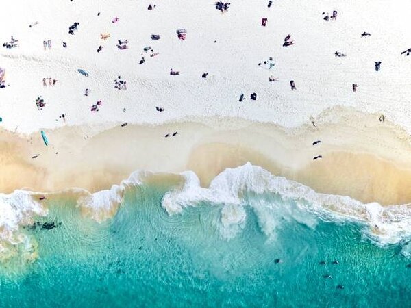 Fotográfia An aerial beach shot of people, Felix Cesare, (40 x 30 cm)