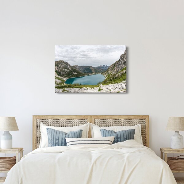 A hegyekben lévő tó képe (90x60 cm)