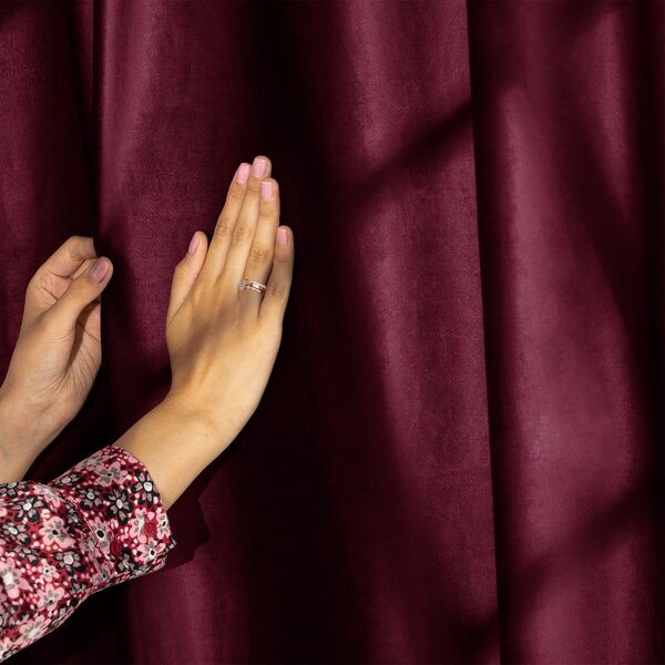 Borvörös bársony dimout (részleges sötétítő) függöny 140x245 cm Eyelets – Restilo