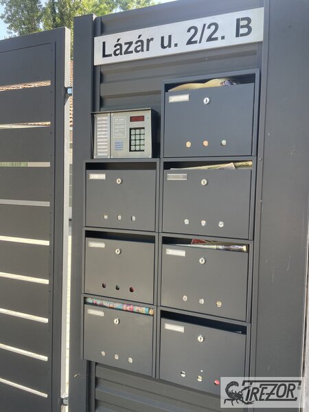 Trezor Postaláda Beltéri antracit szürke
