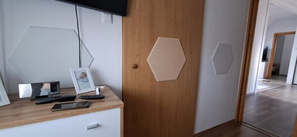 Bilnora extra sűrű hatszögletű öntapadós akusztikus falpanel szobába 9mm vastag 50*50 cm - 37 burlywood (vajszínű)