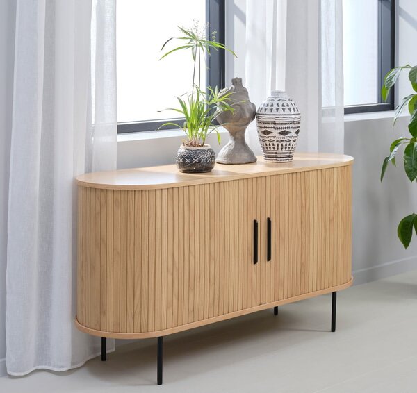 Natúr színű alacsony komód tolóajtóval, tölgyfa dekorral 140x76 cm Nola – Unique Furniture