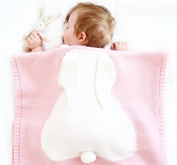 Finom kötésű nyuszis mintás takaró babáknak készletről
