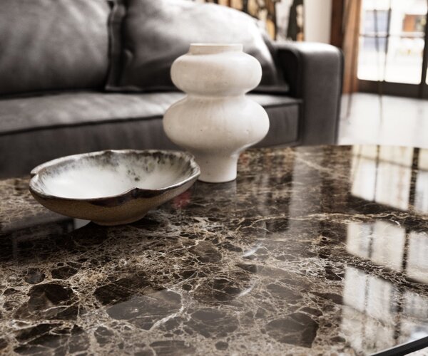 DELIFE Dohányzóasztal Edge organikus 140x76 cm kerámia emperador extra lucidato sötétbarna Lumia akril