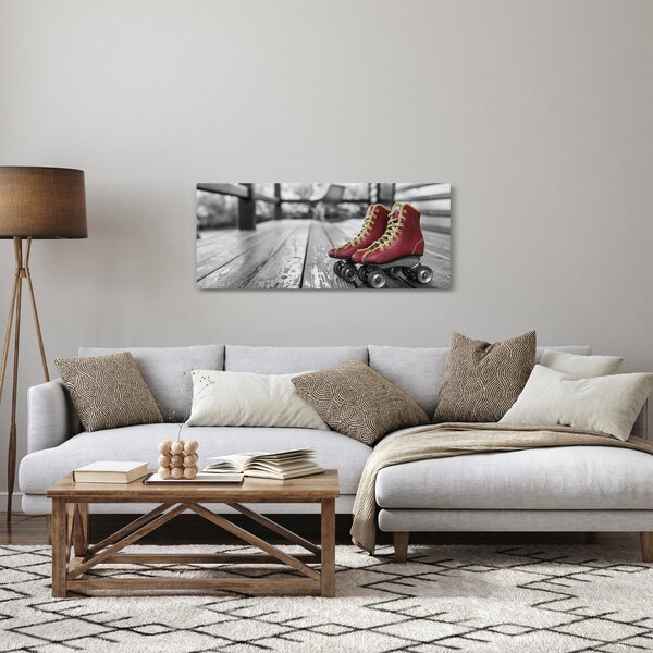 Egy piros régi görgős cipő képe (120x50 cm)