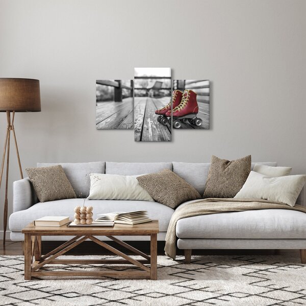 Egy piros régi görgős cipő képe (90x60 cm)
