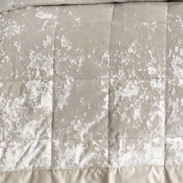 Bézs bársony steppelt ágytakaró franciaágyra 220x220 cm Crushed – Catherine Lansfield