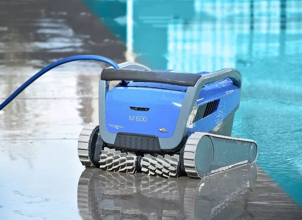 Maytronics Dolphin M600 automata vízalatti medence porszívó robot
