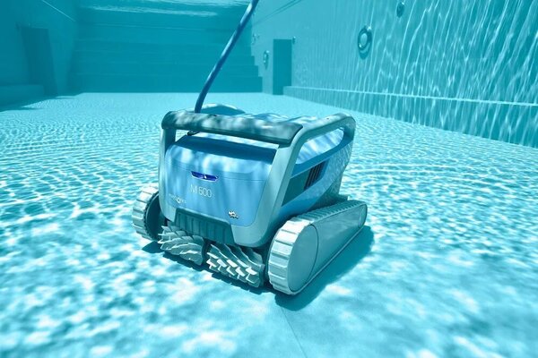 Maytronics Dolphin M600 automata vízalatti medence porszívó robot